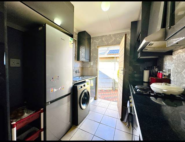 3 BEDROOM HOUSE FOR SALE IN SKY CITY